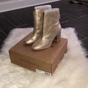 Mattisse Mon Cheri Gold Boots Size 8 NWT
